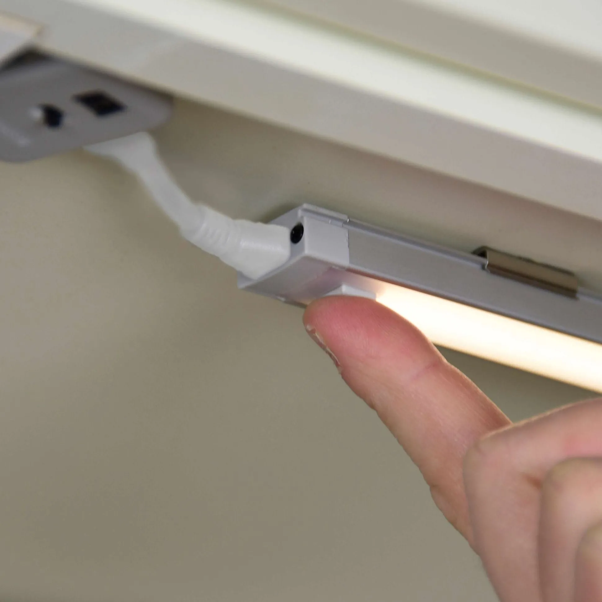 1-Bar LED Under Cabinet Lighting Kit, Warm White, 18"