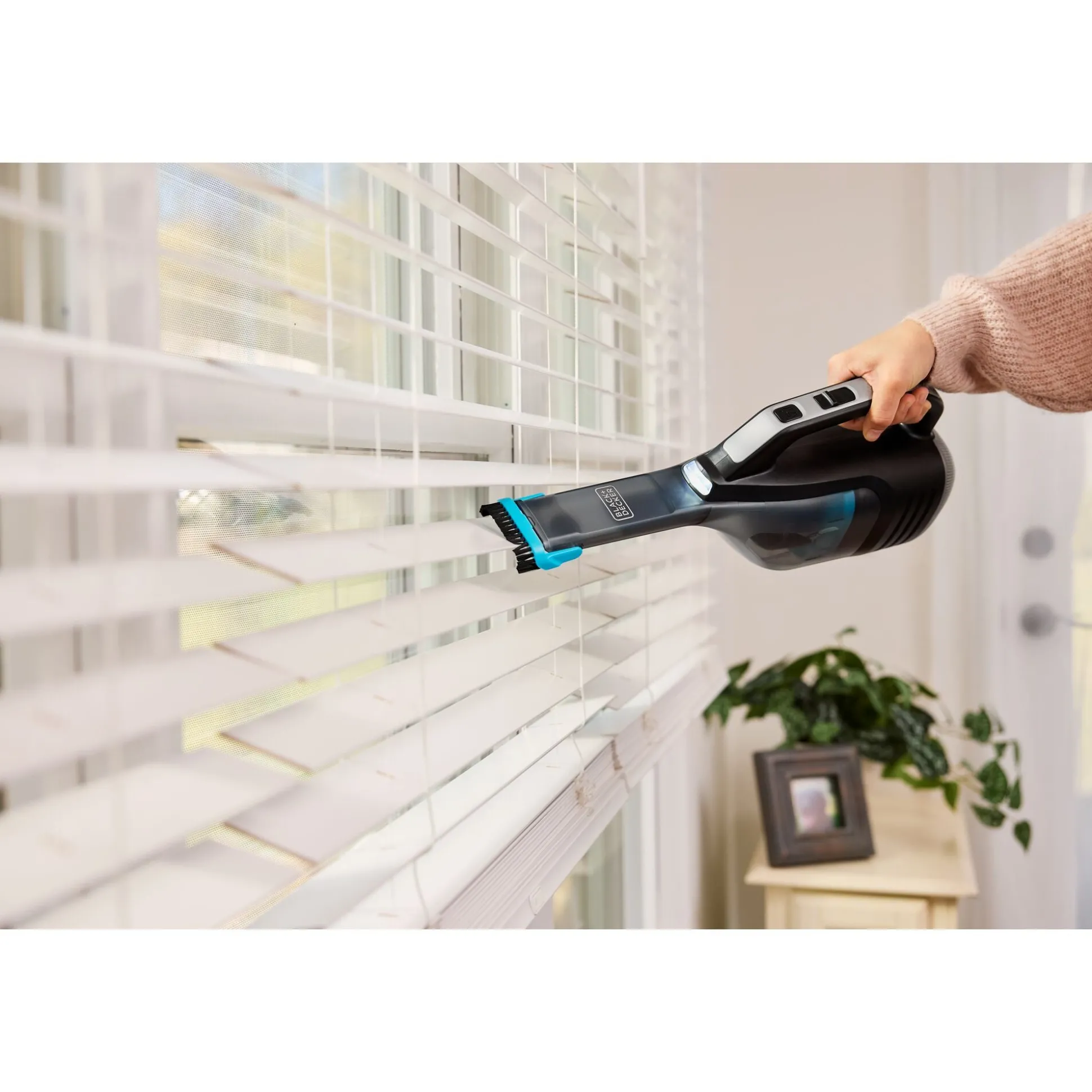 dustbuster® reveal™ Cordless Handheld Vacuum, With Jack Plug Charger